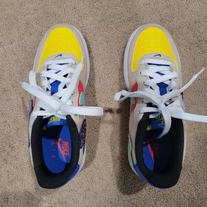 Boys 3.5 Nike shoes